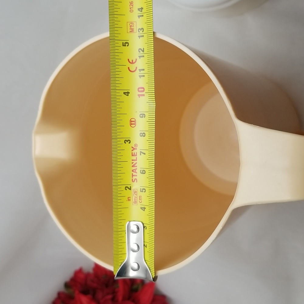 Vintage Rubbermaid Plastic Pitcher - Picture 7 of 14